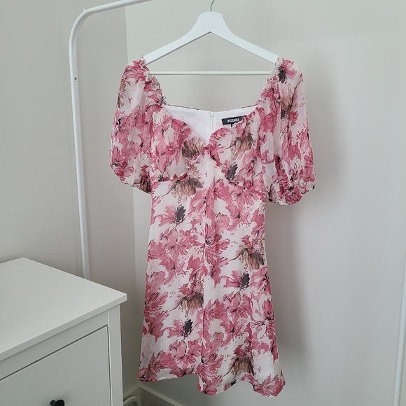 Missguided Dresses & Skirts - MISSGUIDED Floral Dress